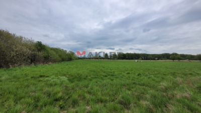 działak budowlana nad jeziaorem Miedwie